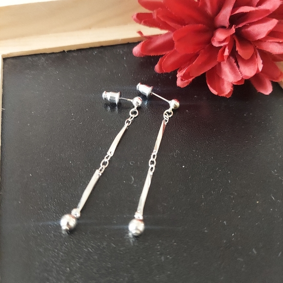 E1842 Minimalist Silvertone Dangle Bar Earrings - Picture 5 of 11